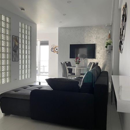 Luxury Westpark 2-Room Apartment Lakeview W5 Bukarest Exterior foto