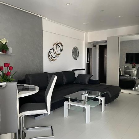 Luxury Westpark 2-Room Apartment Lakeview W5 Bukarest Exterior foto