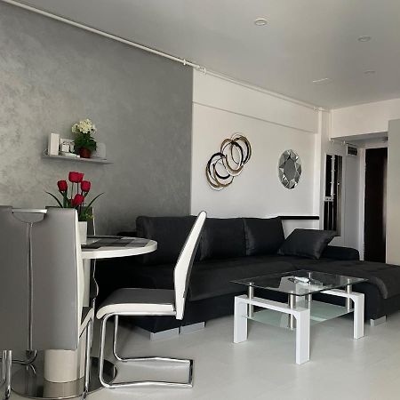 Luxury Westpark 2-Room Apartment Lakeview W5 Bukarest Exterior foto