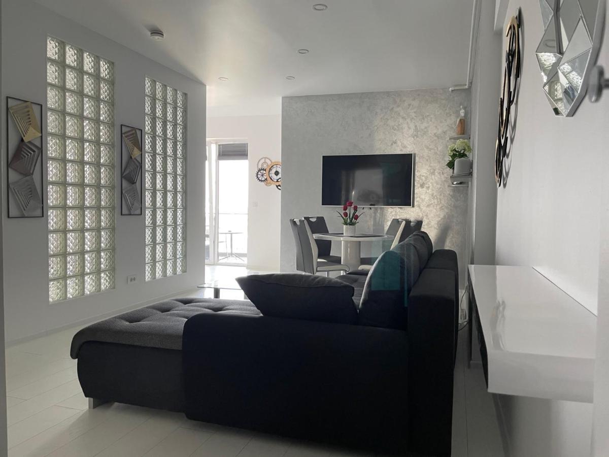 Luxury Westpark 2-Room Apartment Lakeview W5 Bukarest Exterior foto