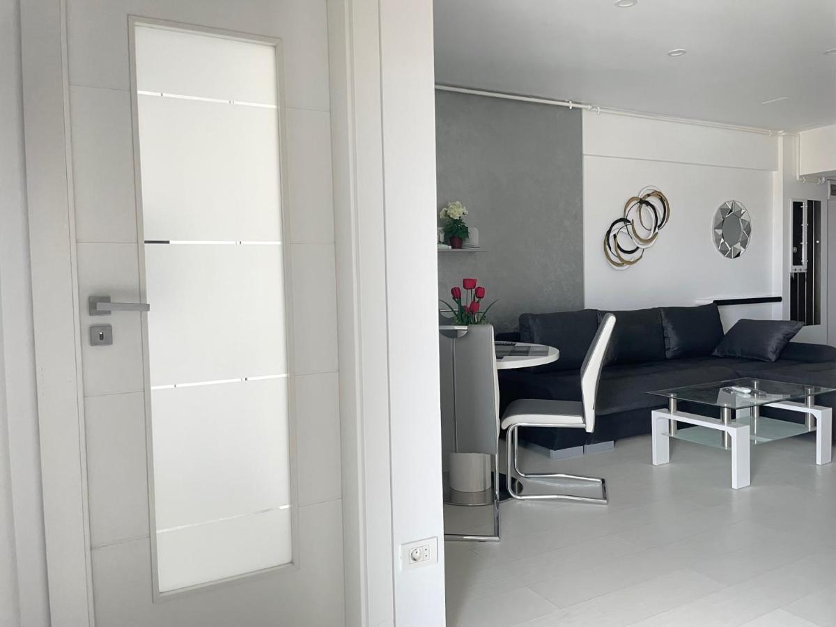Luxury Westpark 2-Room Apartment Lakeview W5 Bukarest Exterior foto