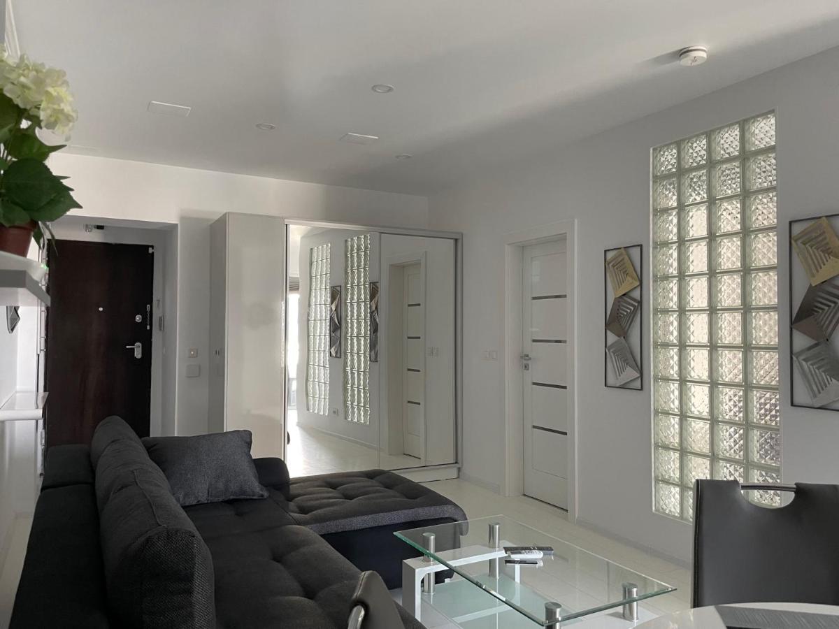 Luxury Westpark 2-Room Apartment Lakeview W5 Bukarest Exterior foto
