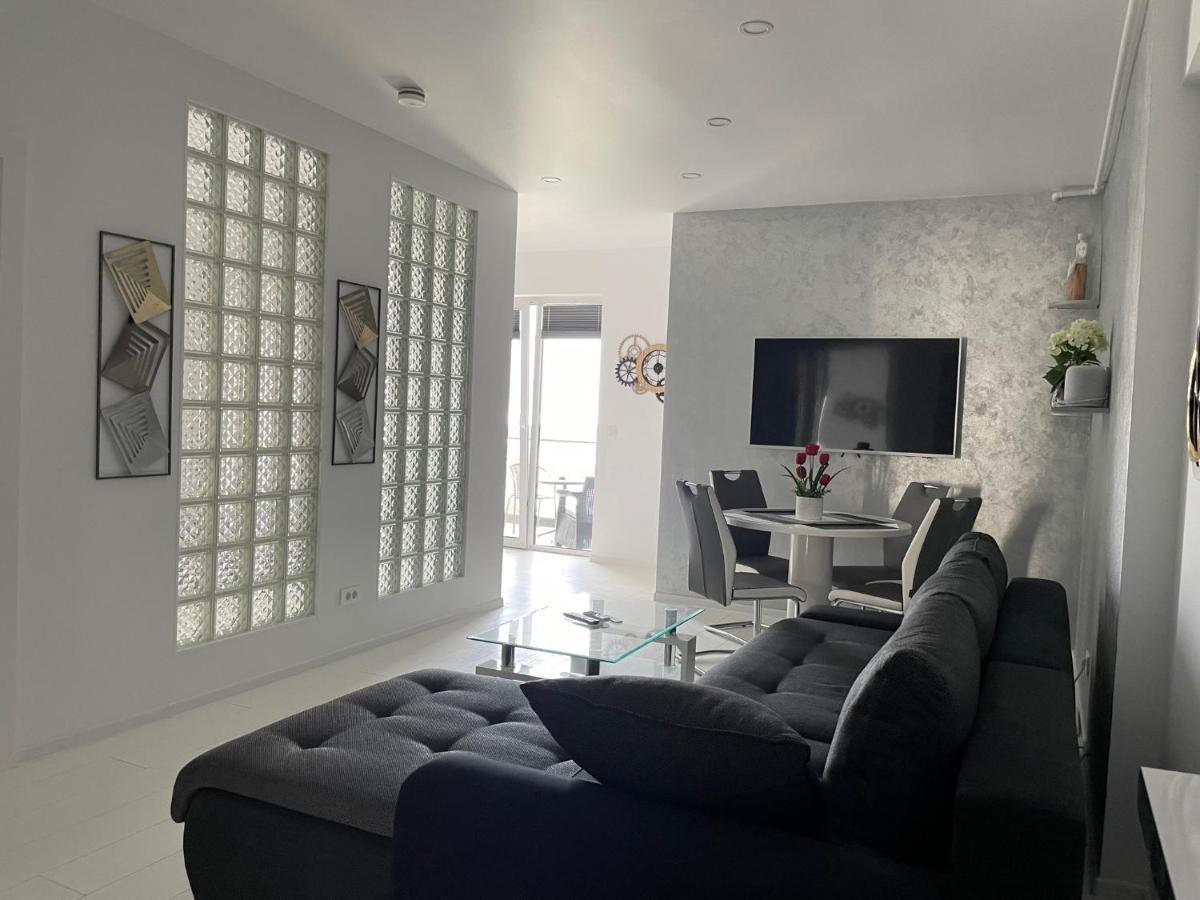 Luxury Westpark 2-Room Apartment Lakeview W5 Bukarest Exterior foto