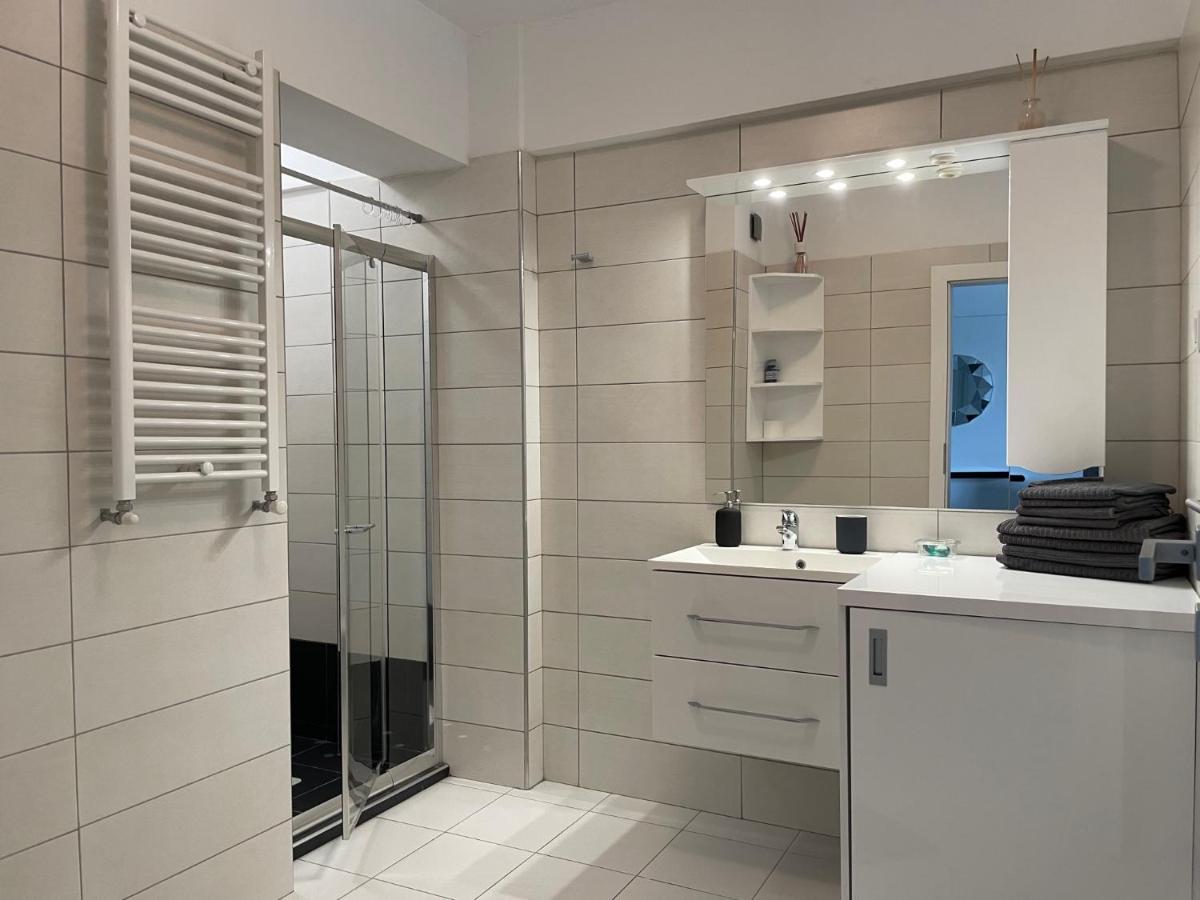 Luxury Westpark 2-Room Apartment Lakeview W5 Bukarest Exterior foto