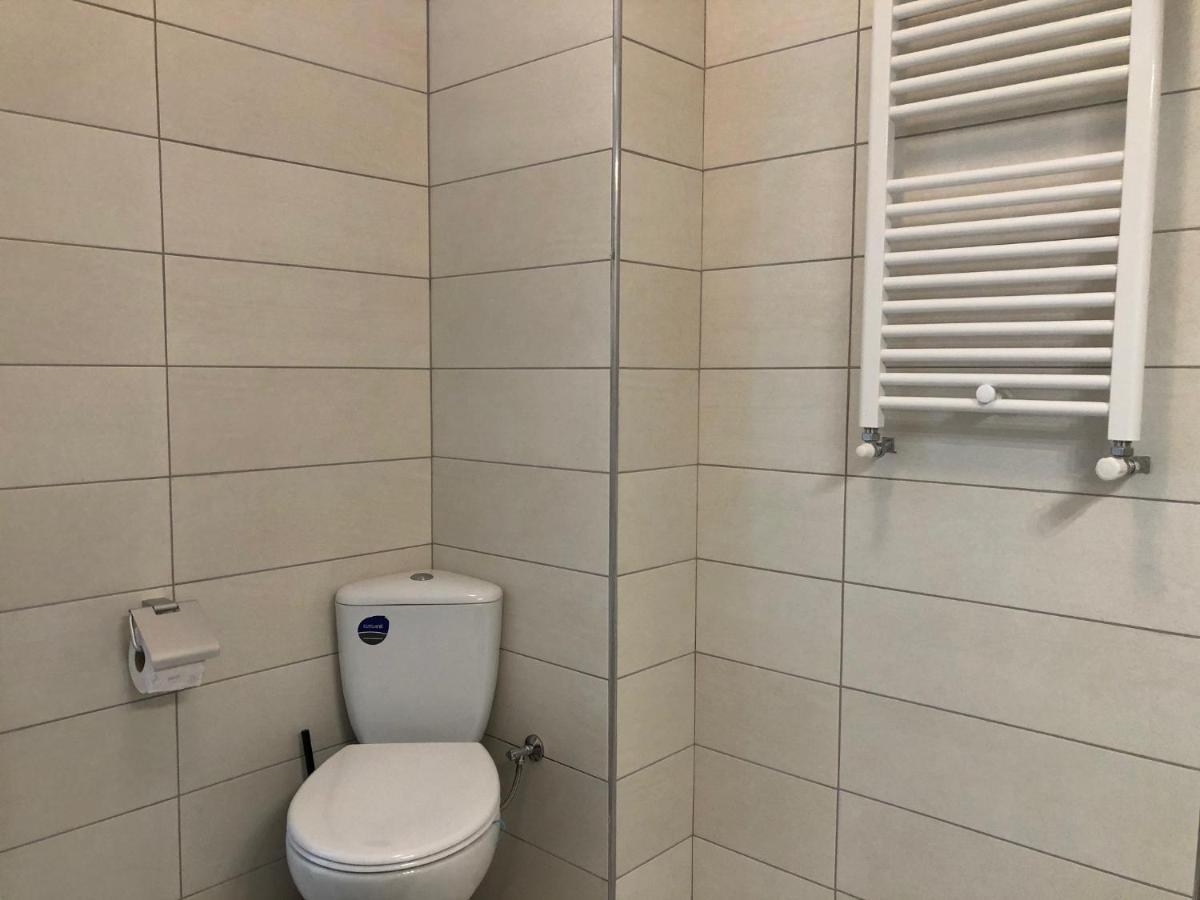 Luxury Westpark 2-Room Apartment Lakeview W5 Bukarest Exterior foto