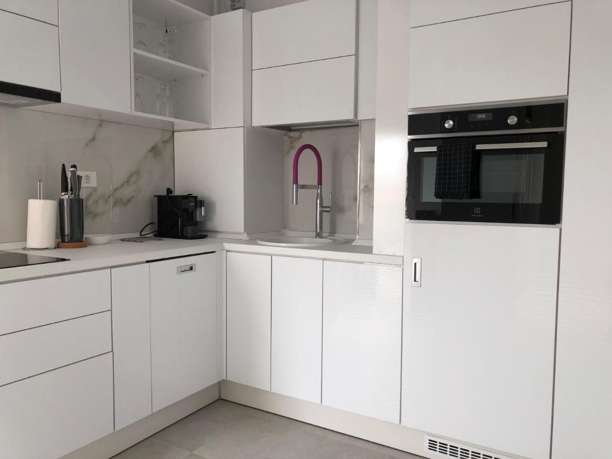 Luxury Westpark 2-Room Apartment Lakeview W5 Bukarest Exterior foto